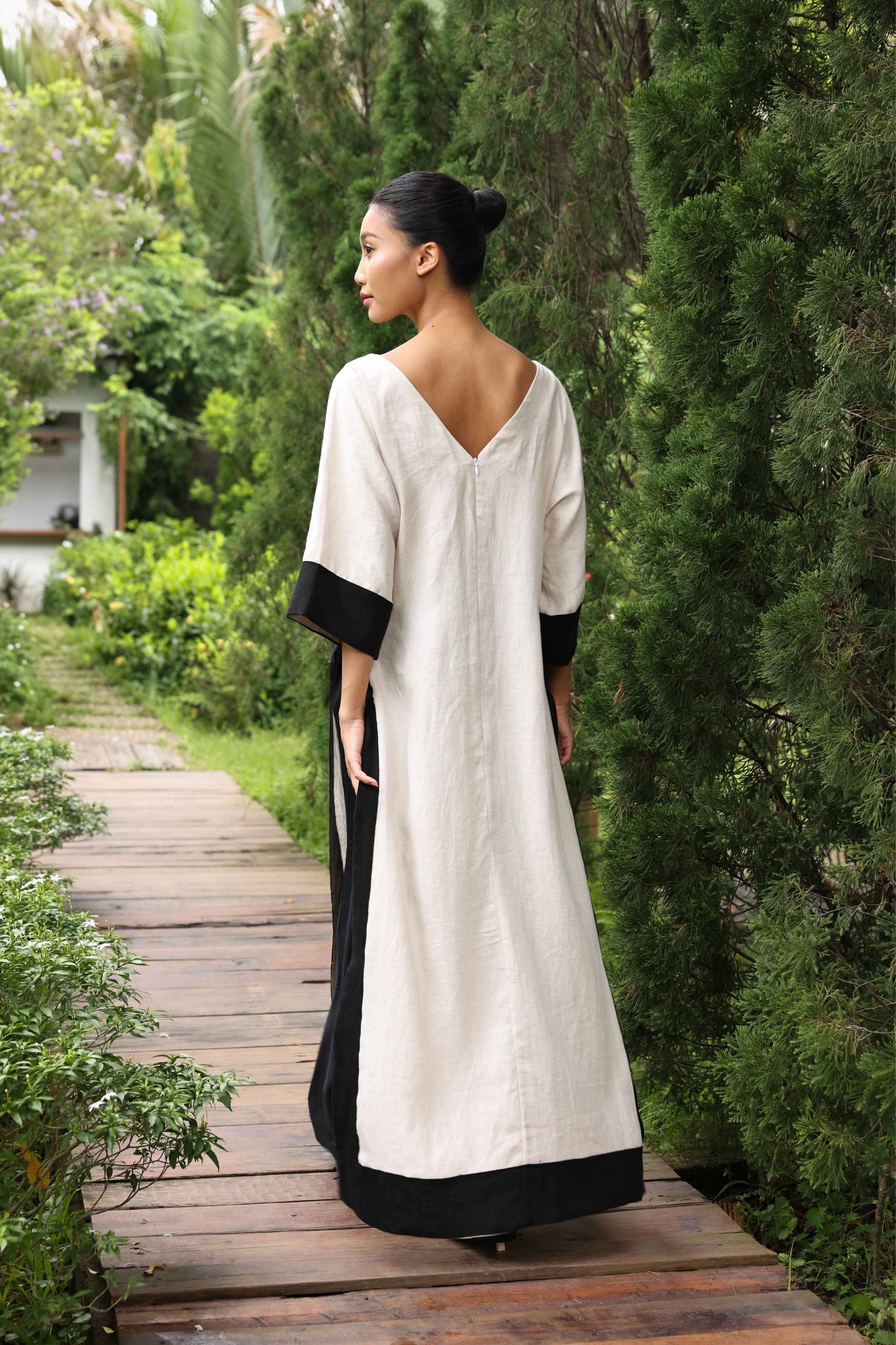 V-neck linen ao dai Vietnam
