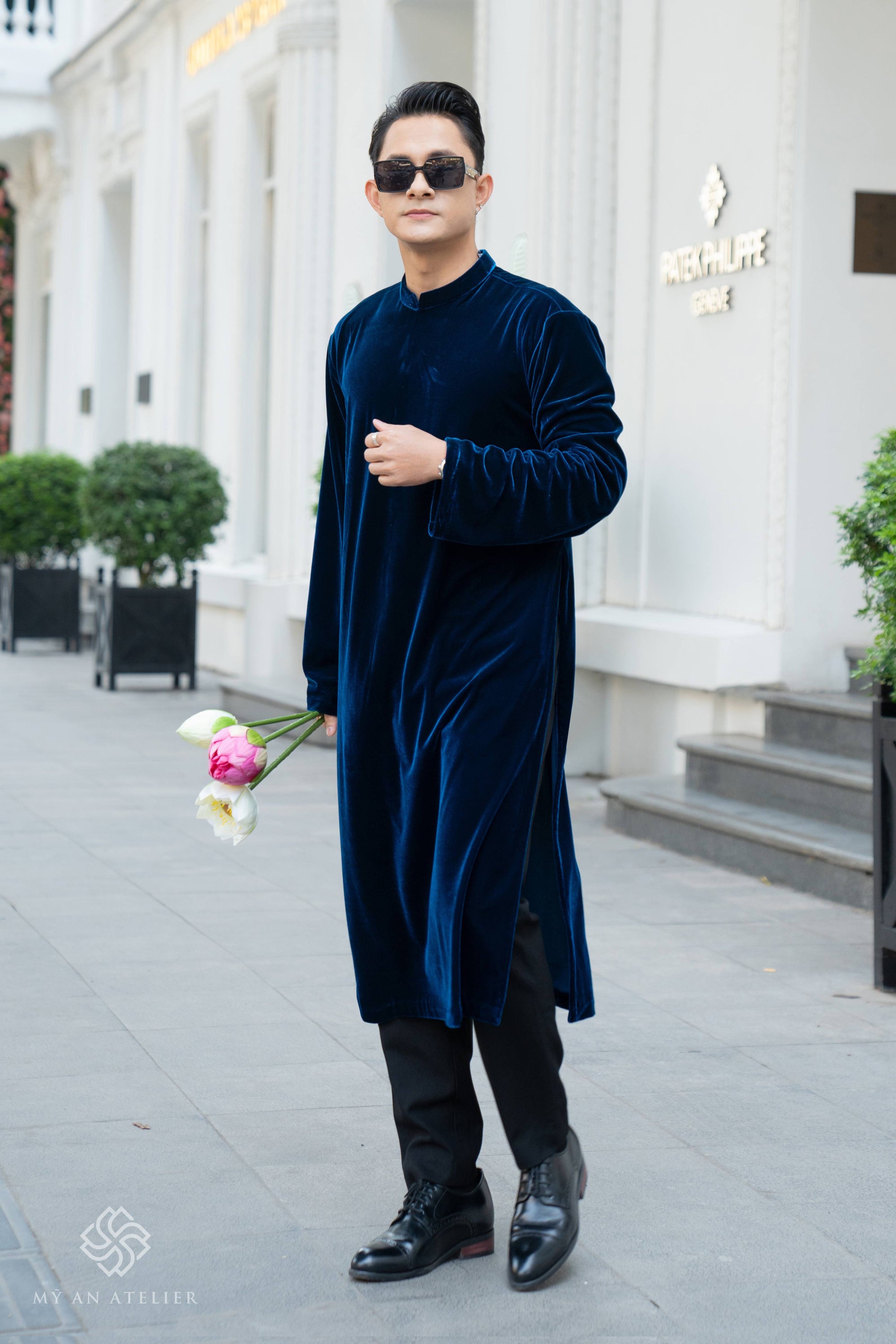 Velvet men's traditional Vietnam dress
