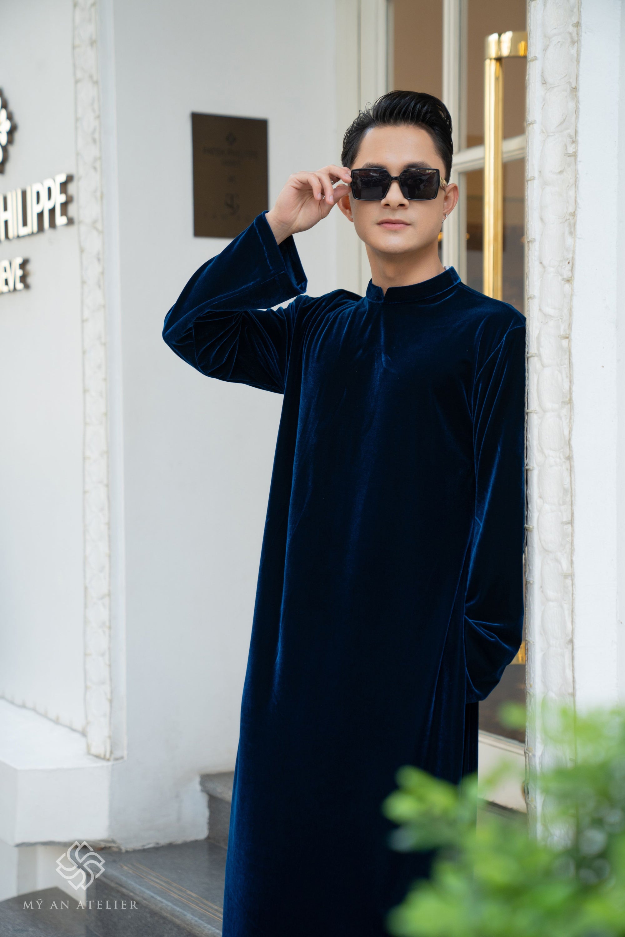 Velvet men's traditional Vietnam dress