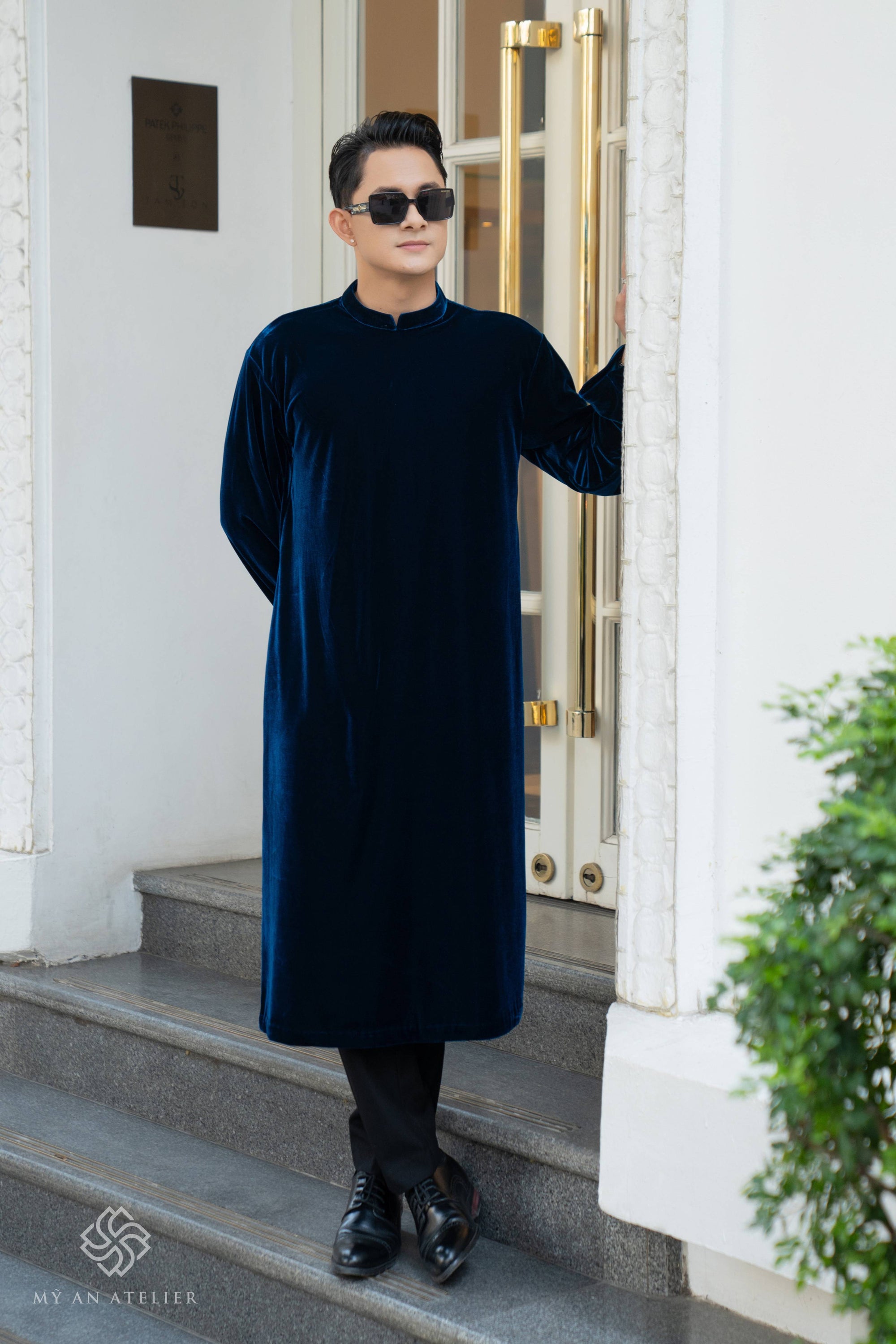 Velvet men's traditional Vietnam dress