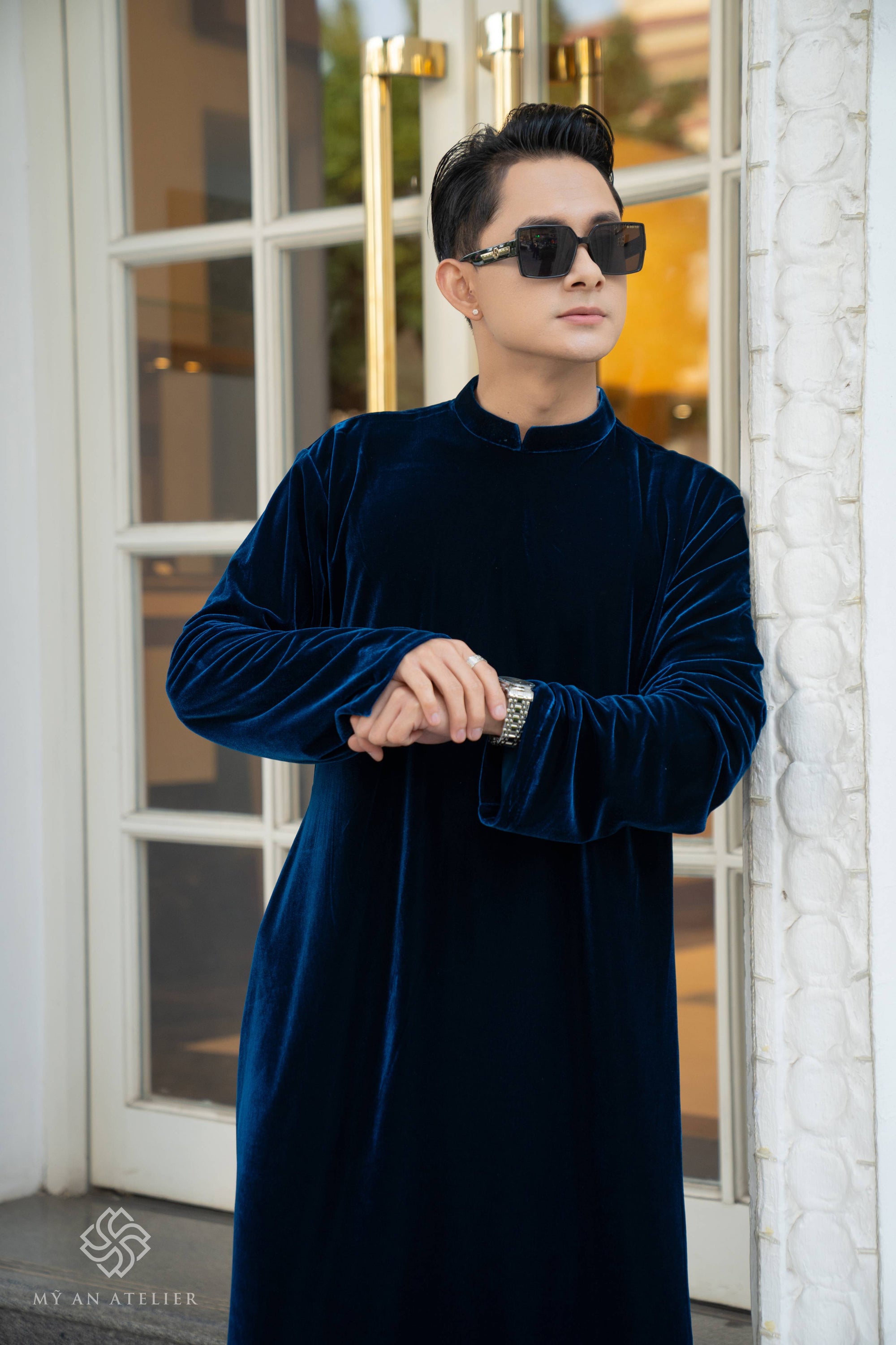 Velvet men's traditional Vietnam dress