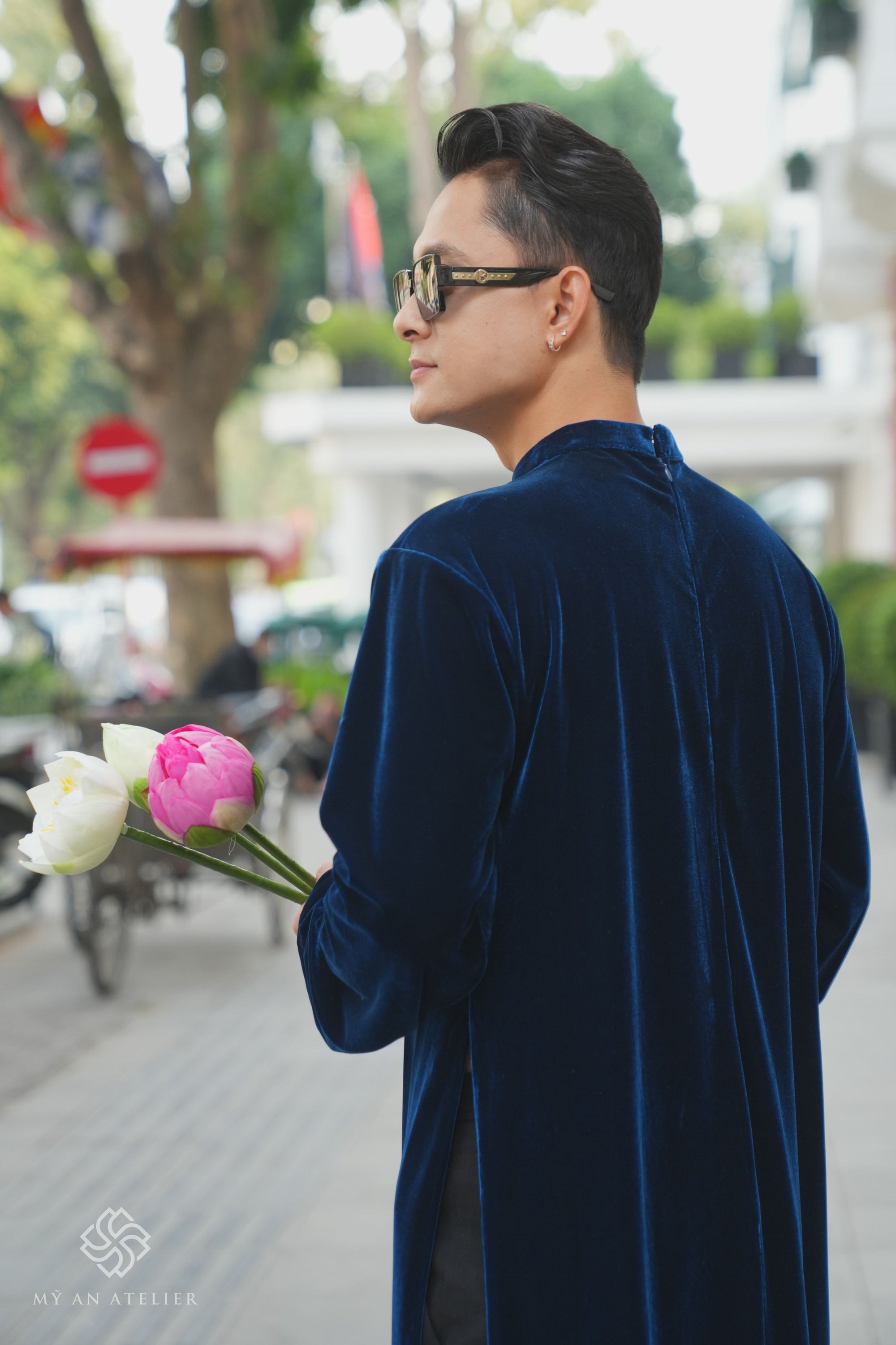 Velvet men's traditional Vietnam dress