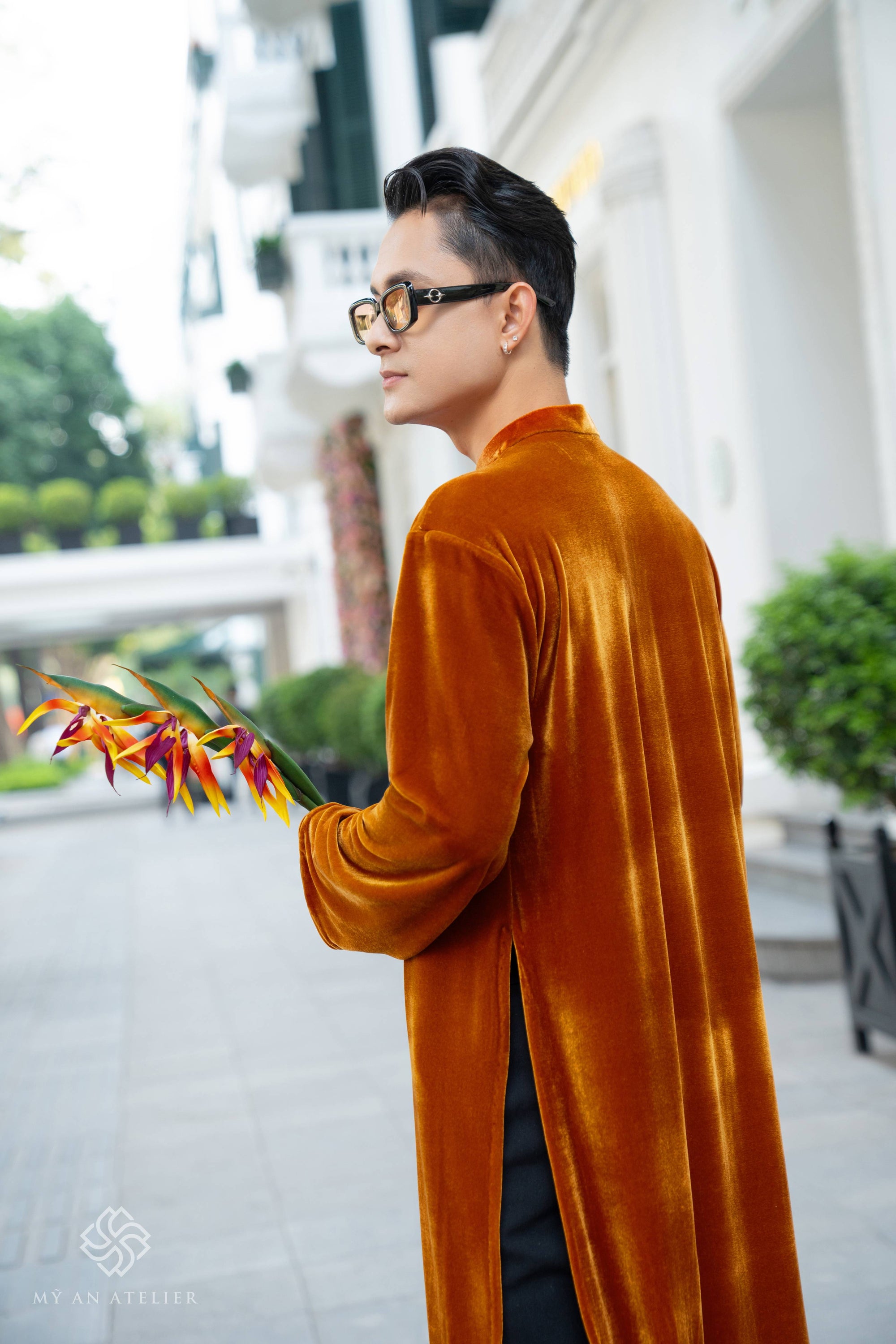 Velvet modern men ao dai