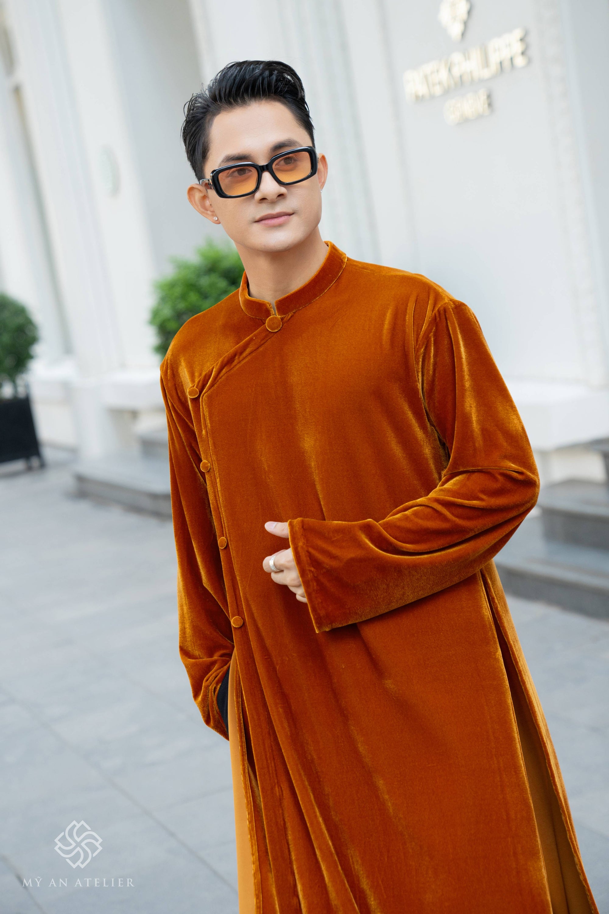 Velvet modern men ao dai