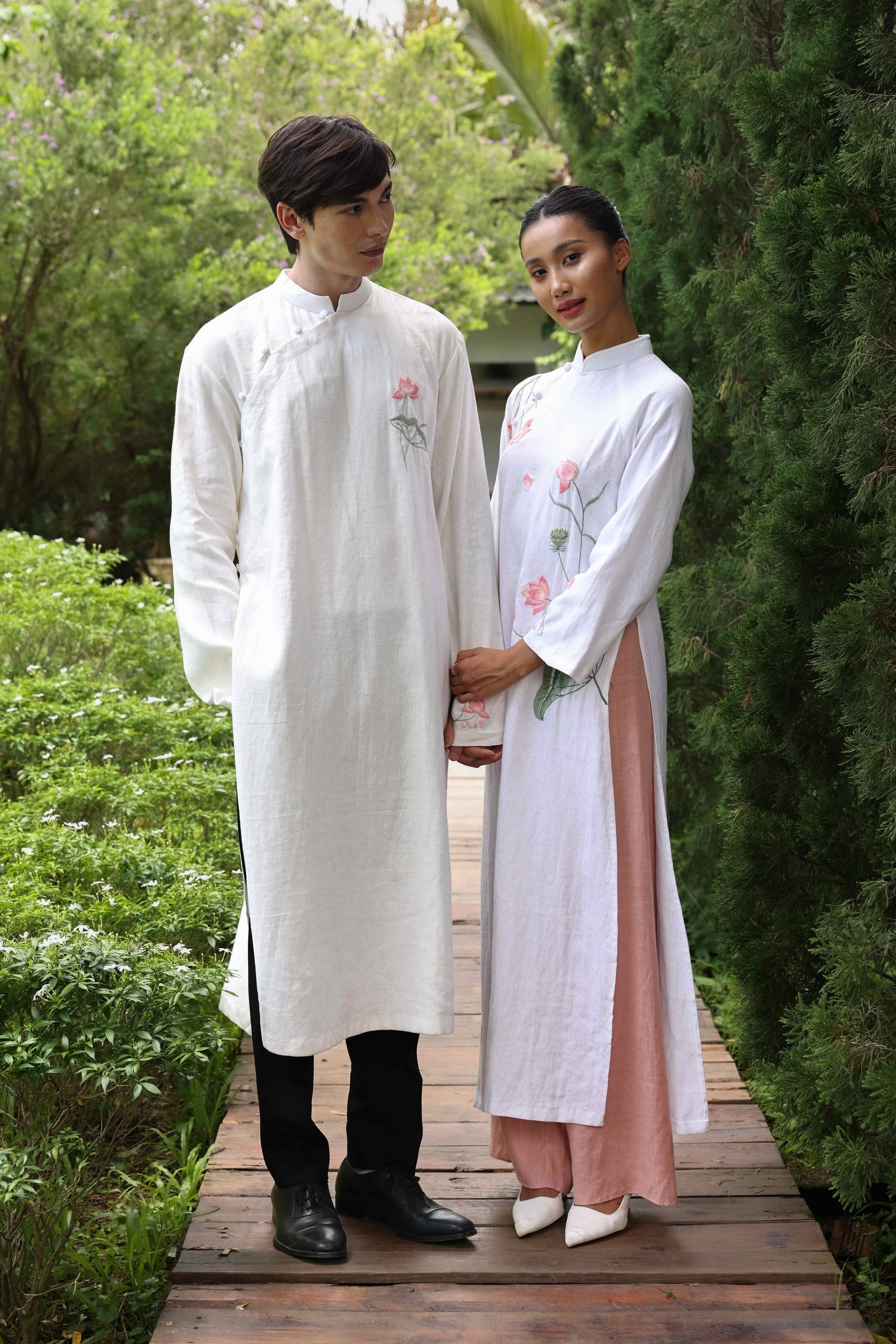 Vietnamese couple wedding ao dai