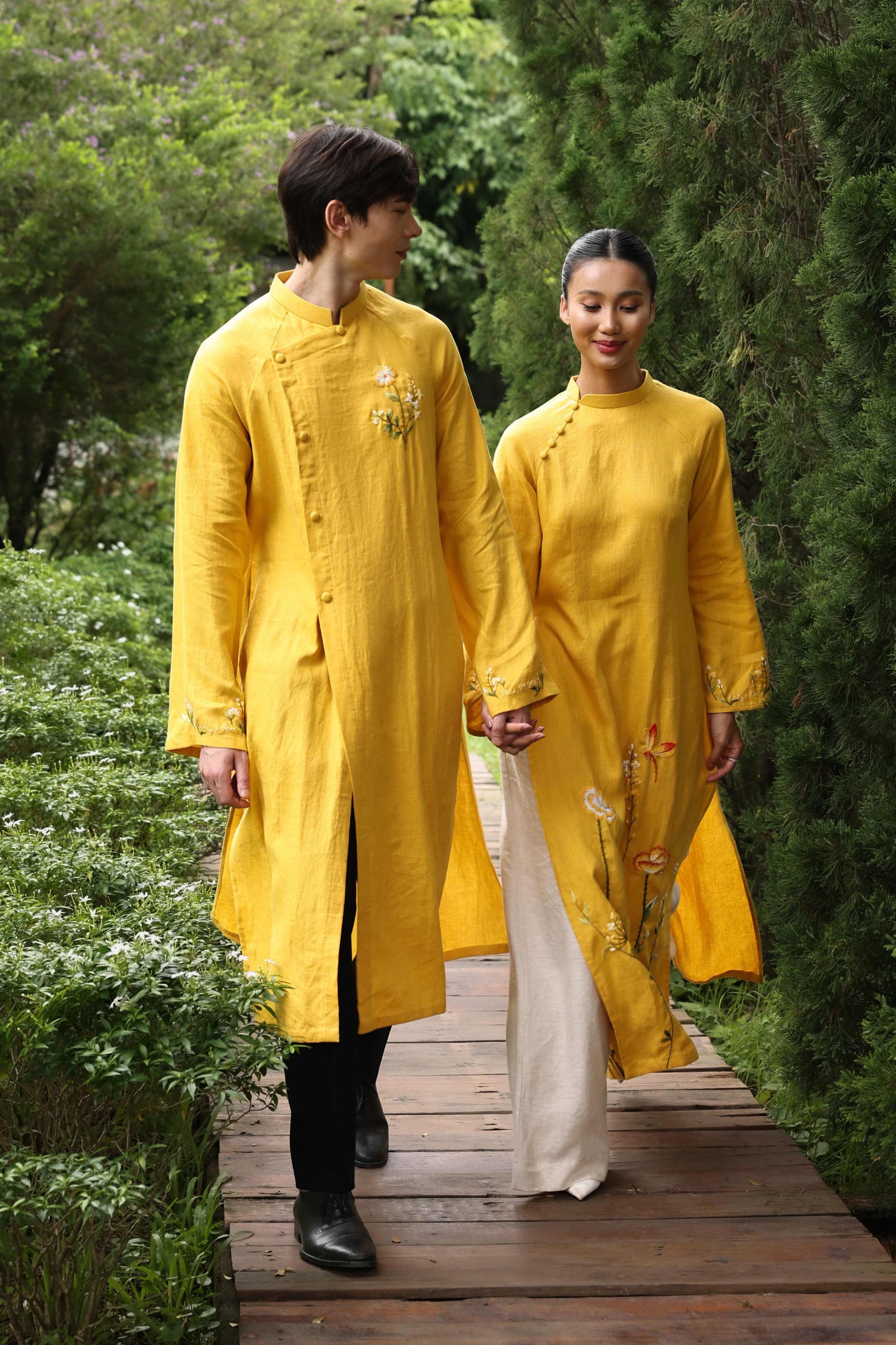 Vietnamese linen ao dai for couple