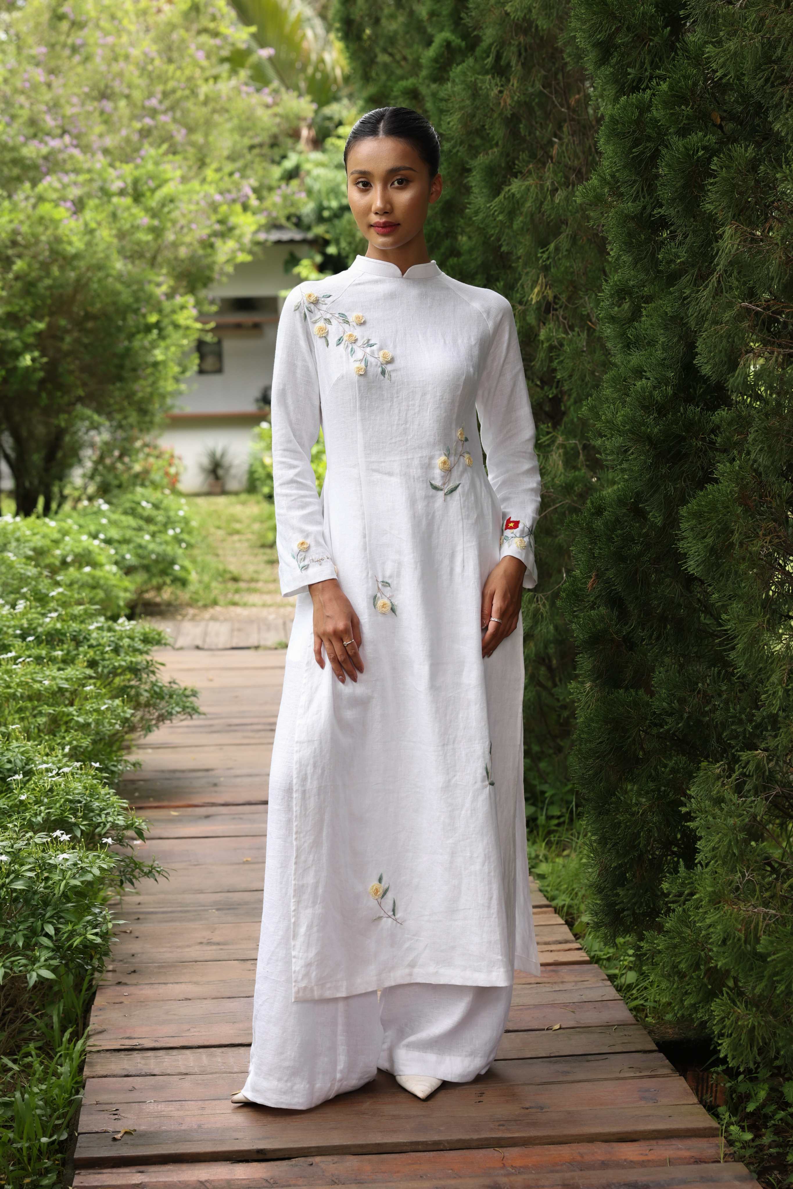 White hand-embroidered linen ao dai ELA-47 – AO DAI MYAN
